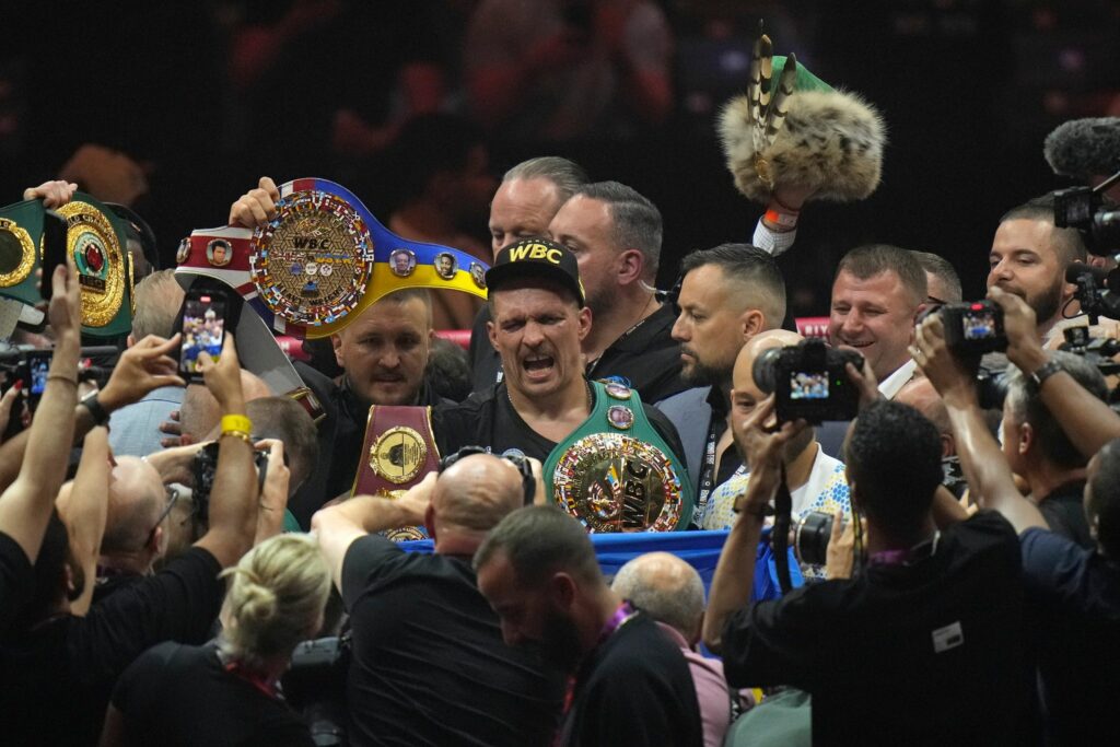 Duell um Schwergewichtskrone: Profiboxer Usyk schlägt Fury