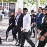 Fußballfans wegen Rassismus zu acht Monaten Haft verurteilt