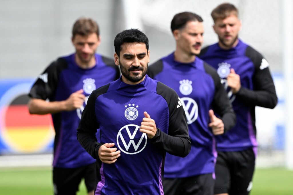 Alle 26 im Training: Gündogan läuft rund, Sané lacht