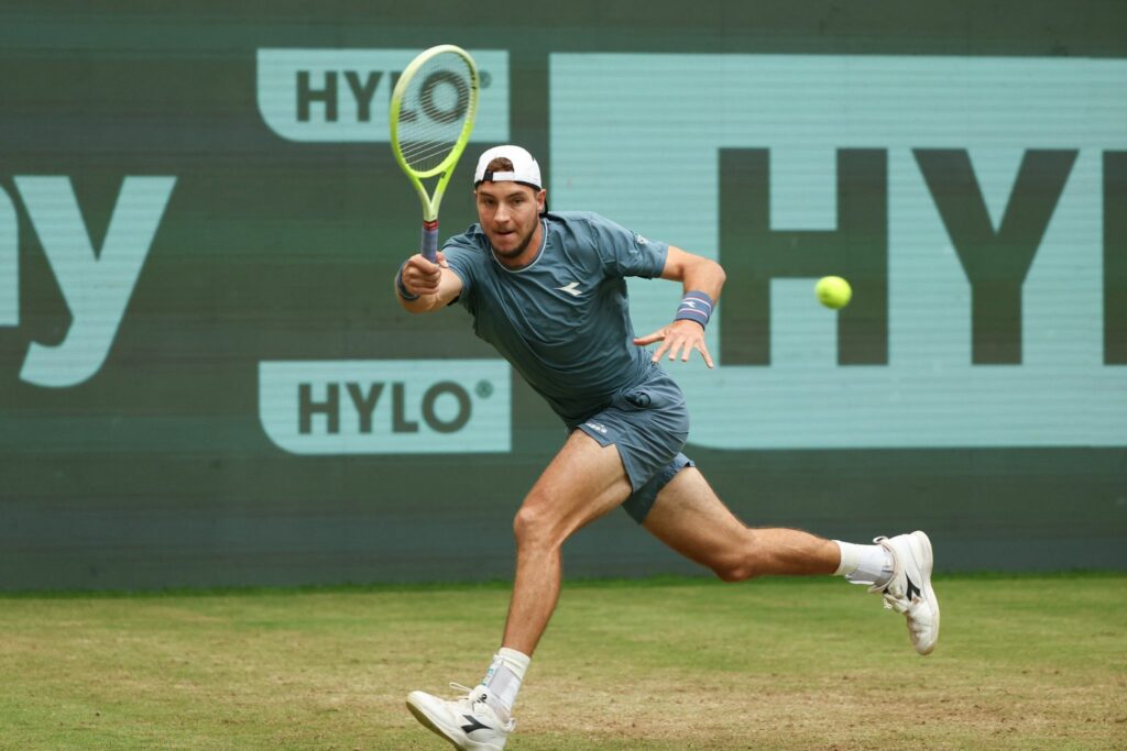 Sieg gegen Tsitsipas: Struff in Halle im Viertelfinale