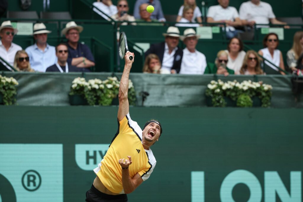 Zverev beißt sich durch – Halbfinale in Halle der Lohn