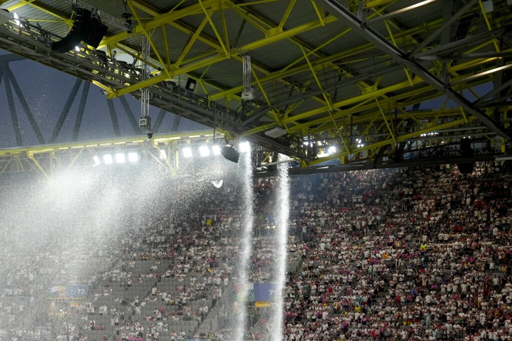 Gewitter im Spiel erinnert Dänen-Coach an Unglück