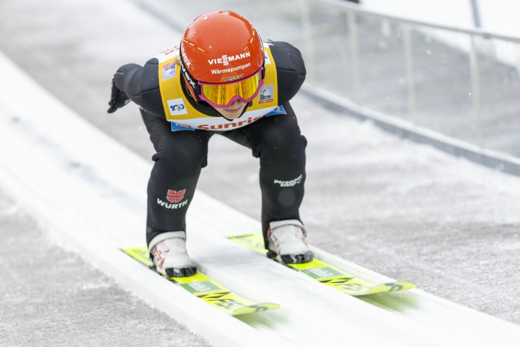 Schnee und Wind: Weltcup der Skispringerinnen abgebrochen