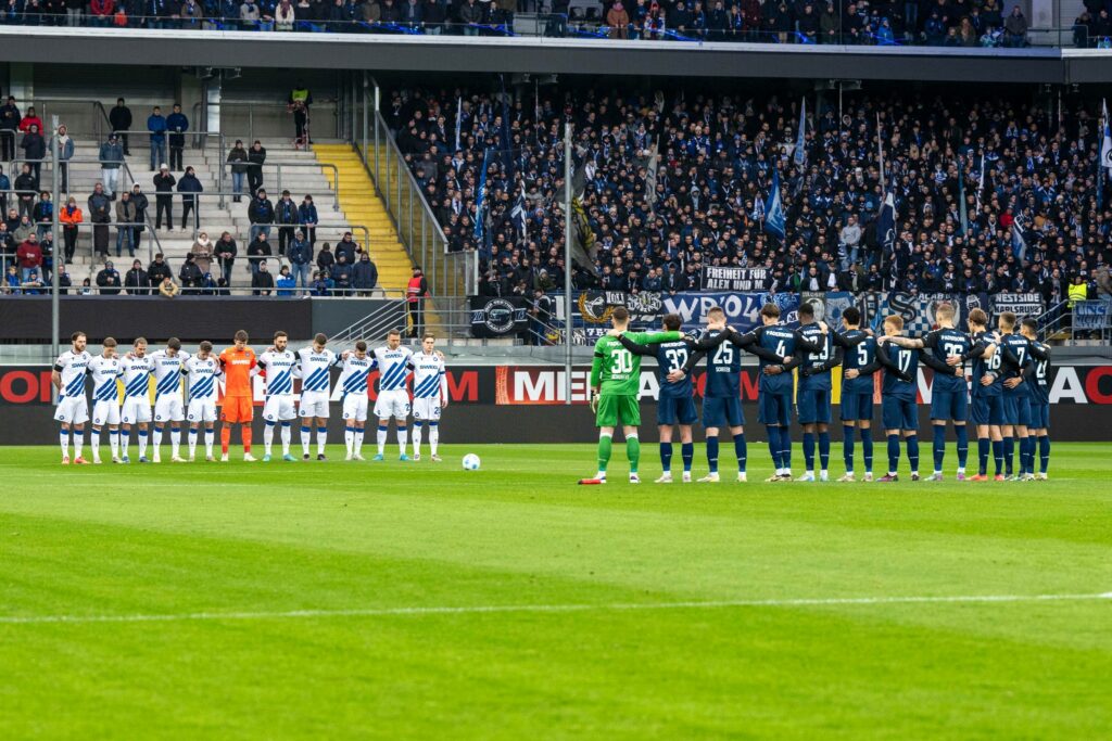 Karlsruhe springt nach Sieg in Paderborn an Tabellenspitze