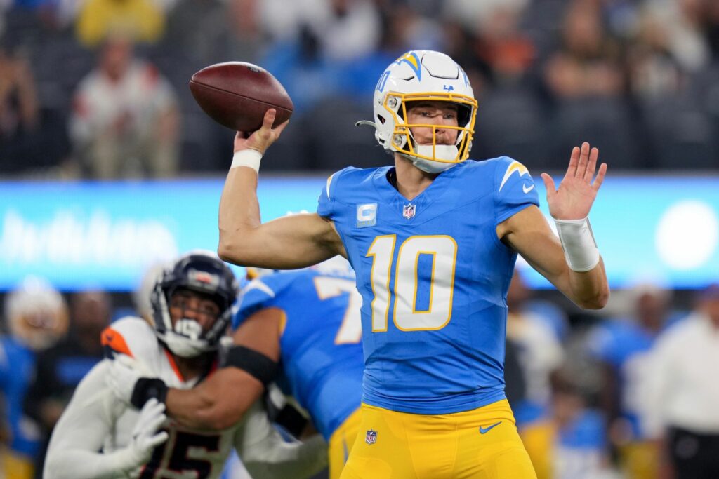 Chargers bezwingen Broncos im Kampf um NFL-Playoffs