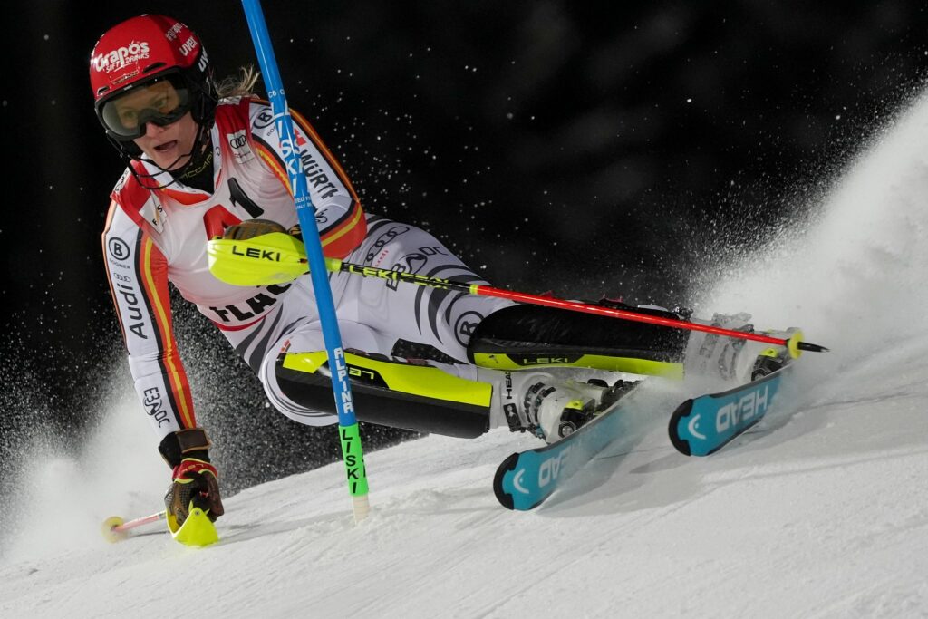 Slalom-Hoffnung Dürr Zehnte bei Nachtrennen in Flachau