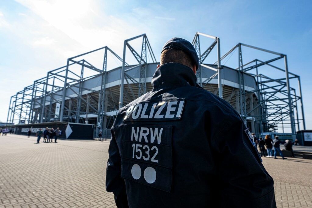 Schlägerei zwischen Fans von Mönchengladbach und Frankfurt