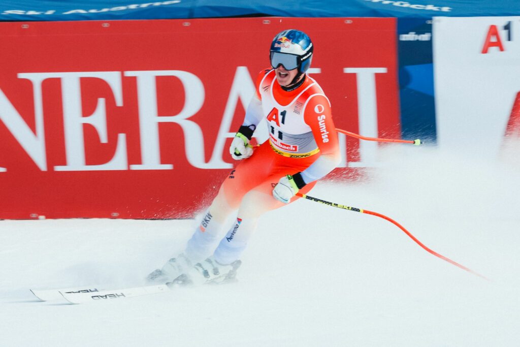 Ski-Star Odermatt geschlagen: von Allmen holt Abfahrts-Gold