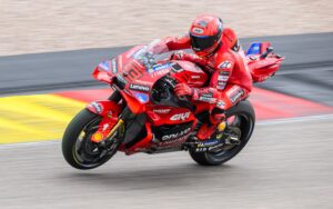 Márquez kämpft sich zurück: Sieg im Sachsenring-Sprint