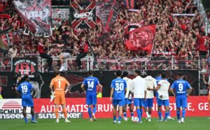 Krisenstimmung bei Bayer: Coach ten Hag schon in der Kritik