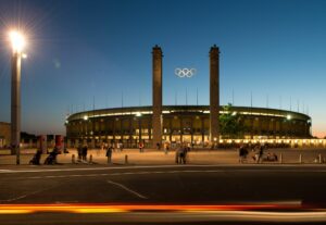 Olympiastadion für NFL umgebaut: breitere Türen, mehr Klos