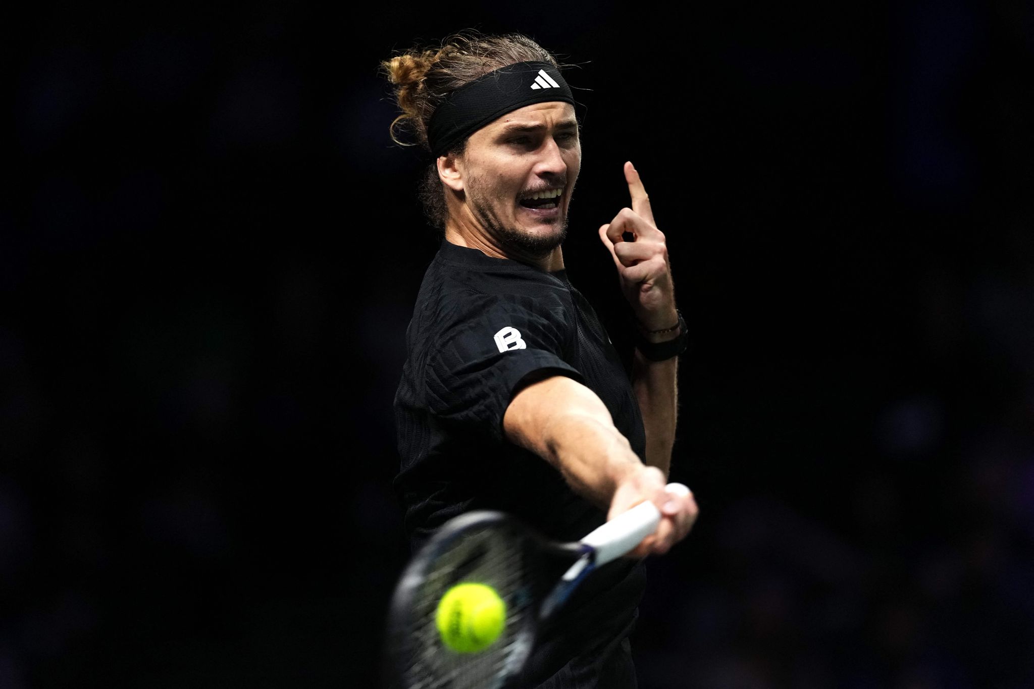Zverev beißt sich durch: Einzug ins Achtelfinale von Paris