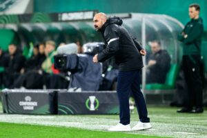 Trainer bricht während Spiel zusammen und stirbt kurz darauf