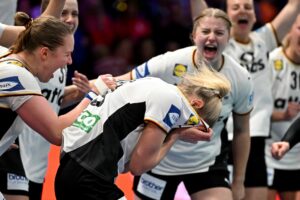 Vom Ludwigsburg-Kollaps ins WM-Finale: Kapitänin Döll weint