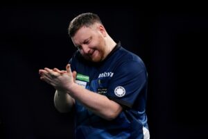 Wie ein Boxer: Darts-Profi prügelt bei WM auf den Tisch ein