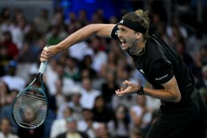 Nach Regenpause und Schmerzen: Zverev in Melbourne weiter