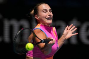 Topfavoritin Sabalenka in Melbourne locker im Halbfinale