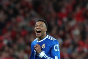 Real und PSG gewinnen Playoff-Hinspiele, Eklat um Vinicius