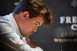 Schachstars Carlsen und Caruana ziehen ins Finale ein