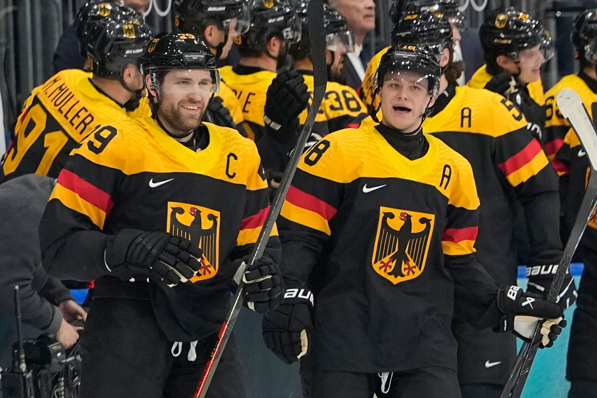 NHL-Stars führen Eishockey-Team zu Olympia-Auftaktsieg