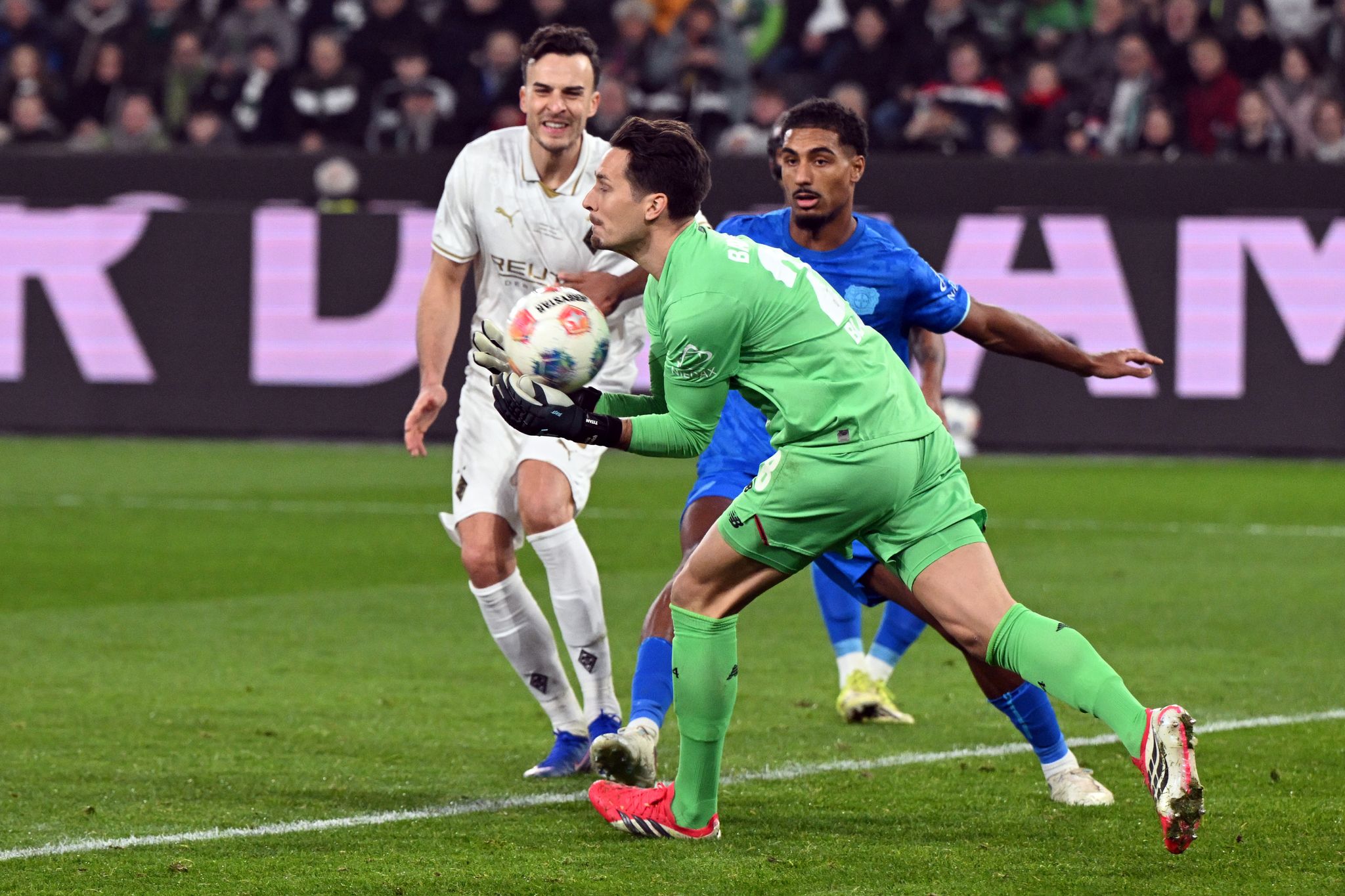 Eigentor bremst Mönchengladbach: Remis gegen Leverkusen