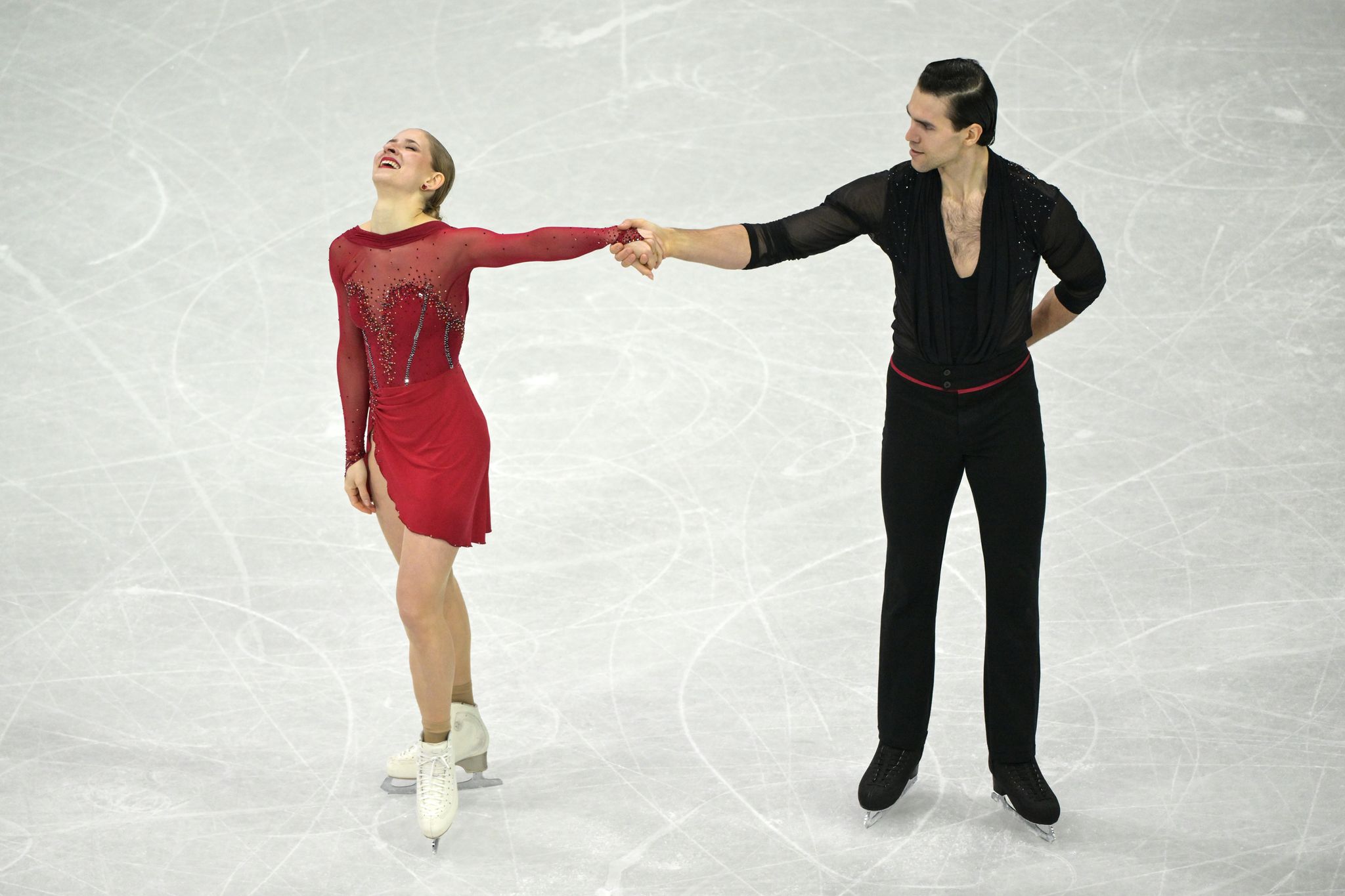 Paarlauf-Duo Hase/Volodin bei Olympia vor Kür auf Goldkurs