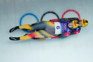 Rodel-Doppel Eitberger/Matschina auf Medaillenkurs