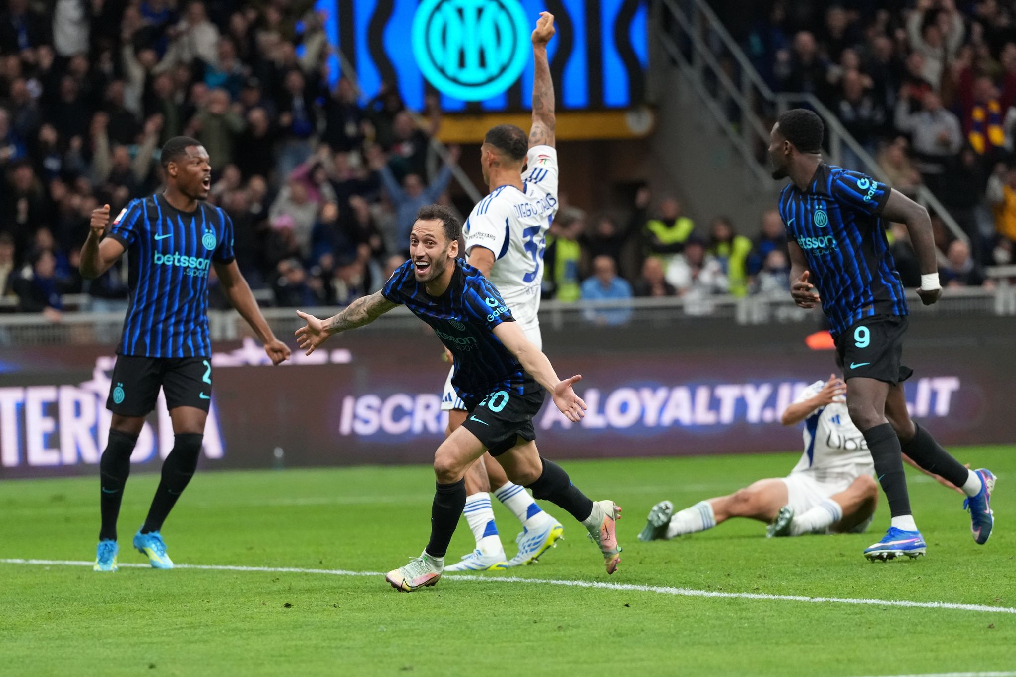 Hakan Calhanoglu war für Inter Mailand der Matchwinner gegen den AC Como.