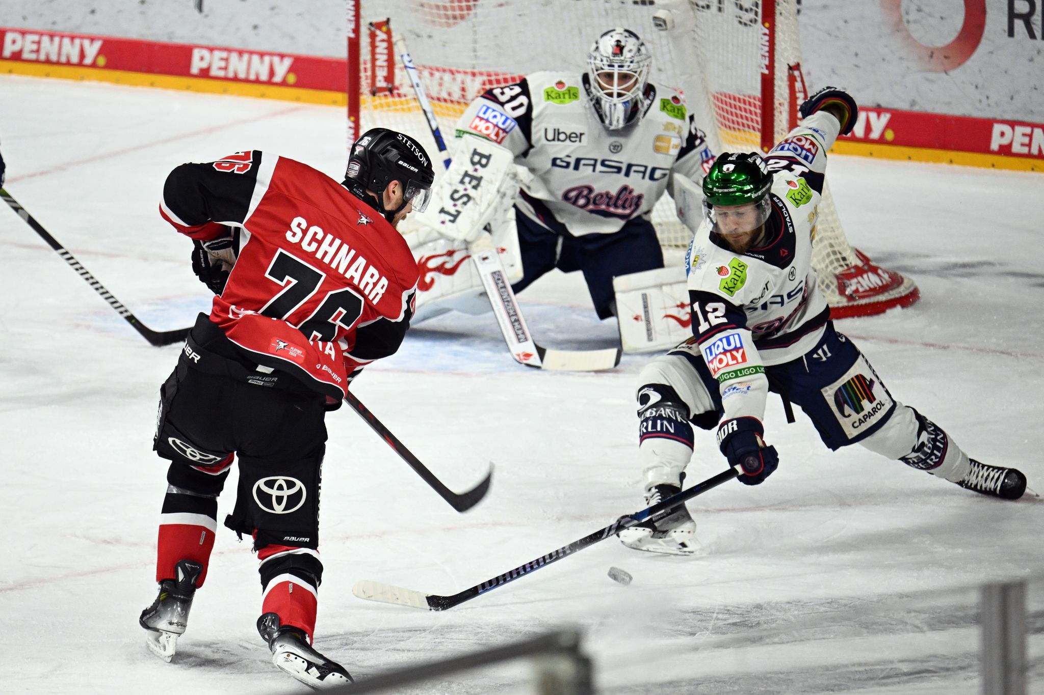 Die Eisbären Berlin lieferten sich mit den Kölner Haien einen richtigen Playoff-Fight.