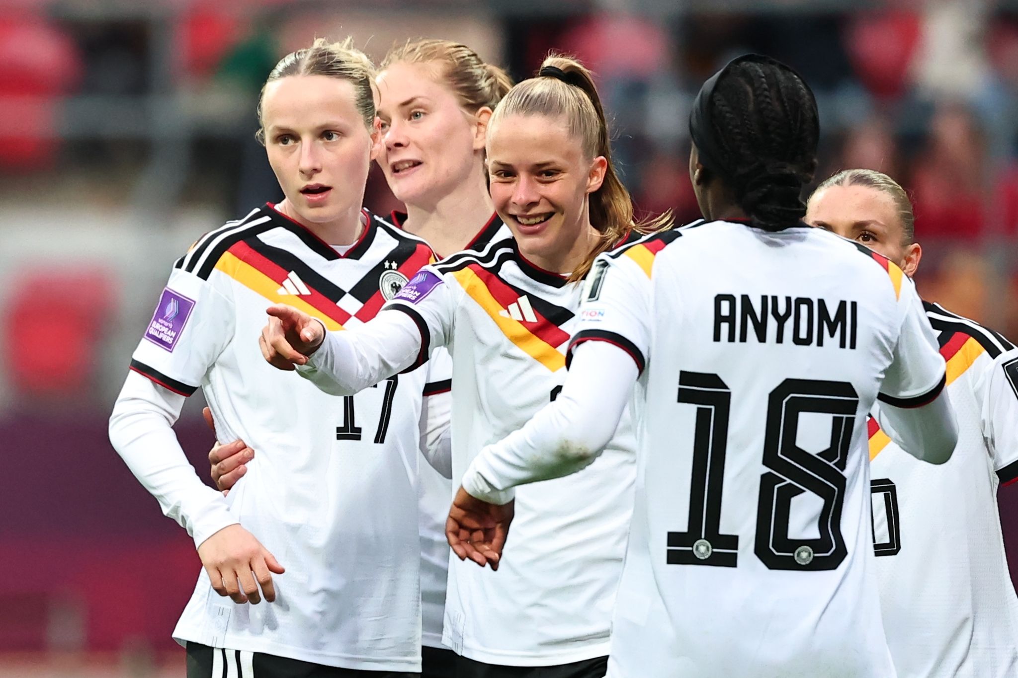 Die WM-Quali dürfte für die DFB-Elf um Vivien Endemann (M) zur Formsache werden.