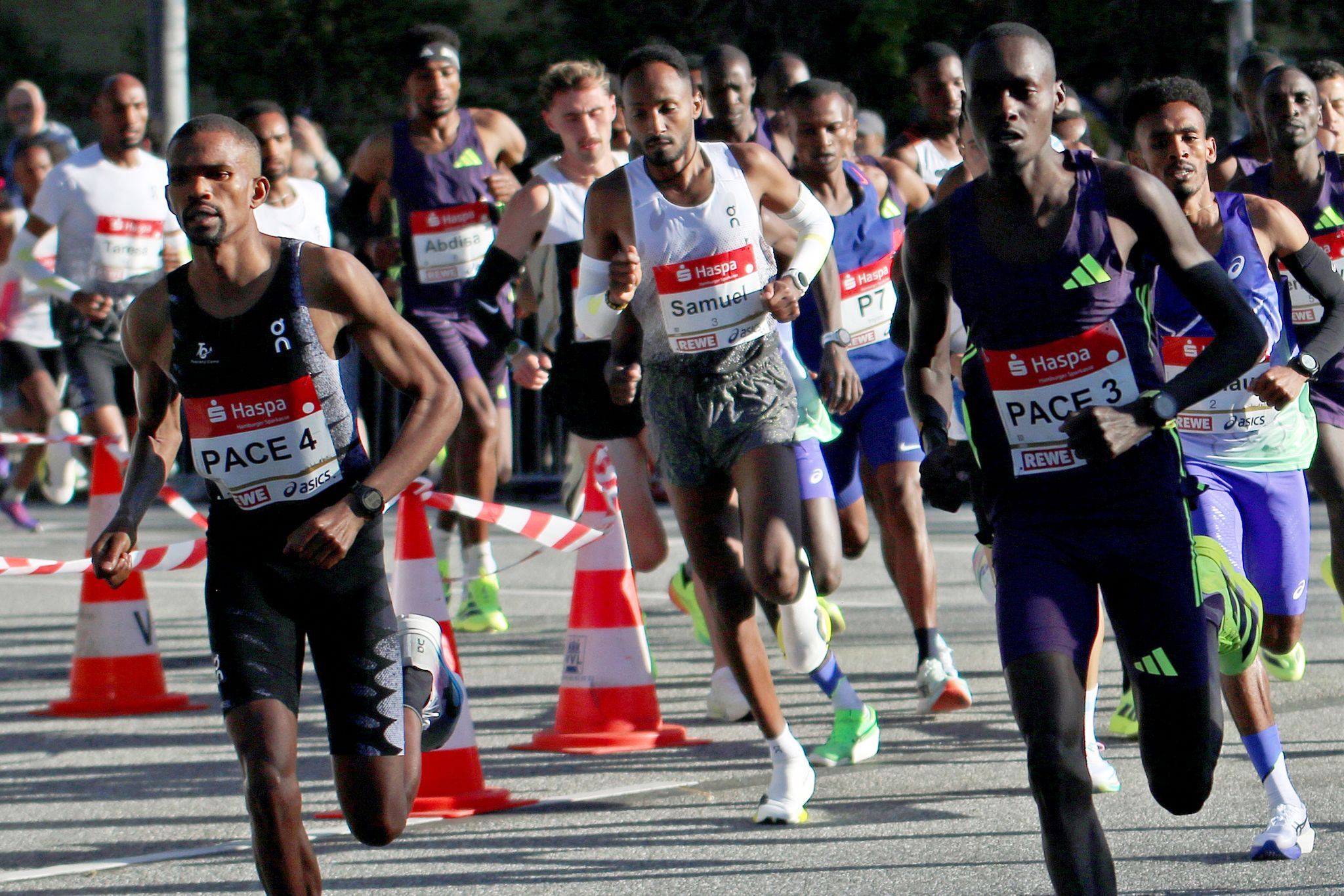 Lief die bisher zweitschnellste Zeit eines deutschen Marathon-Läufers: Samuel Fitwi (M).