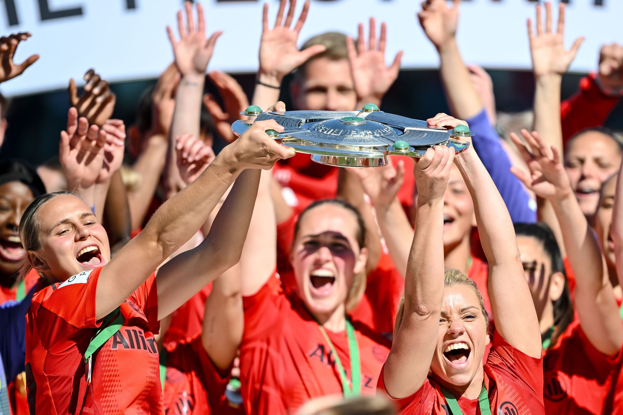 Gewohntes Bild: Die Bayern-Fußballerinnen stehen kurz vor der nächsten Meisterschaft. (Archivbild)