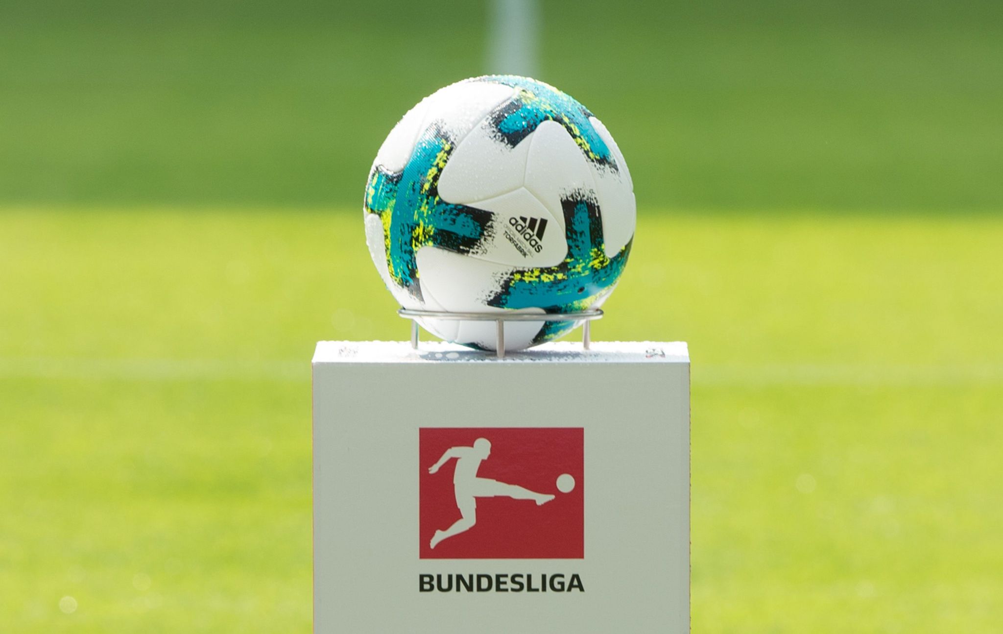 Die DFL kann sich eine hohe Millionensumme von adidas leihen. (Archivbild)