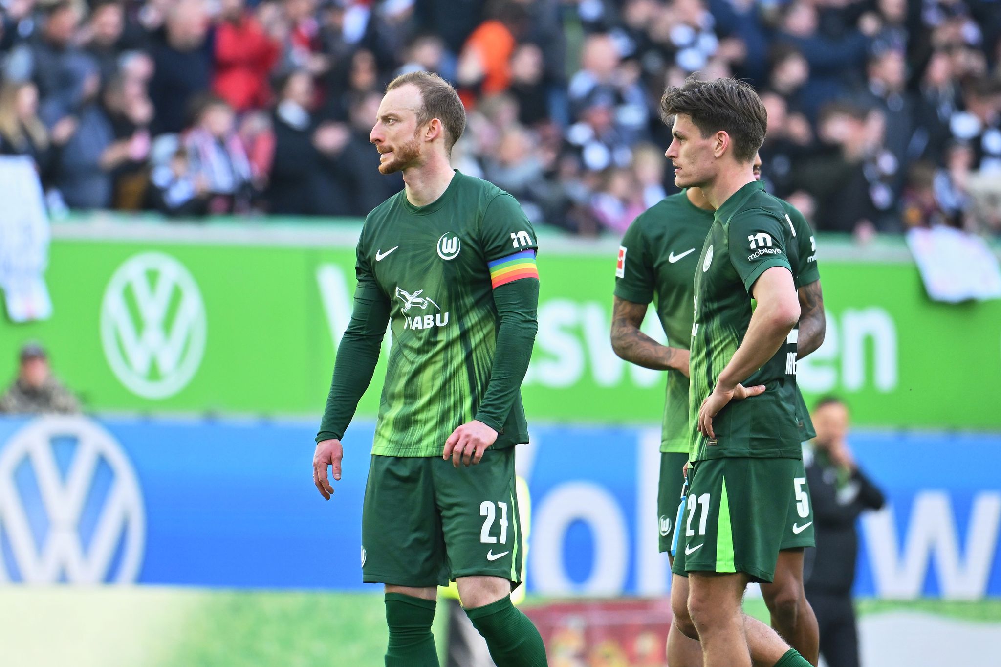 Wolfsburg muss im Abstiegskampf auf Maximilian Arnold (l) verzichten. (Archivbild)