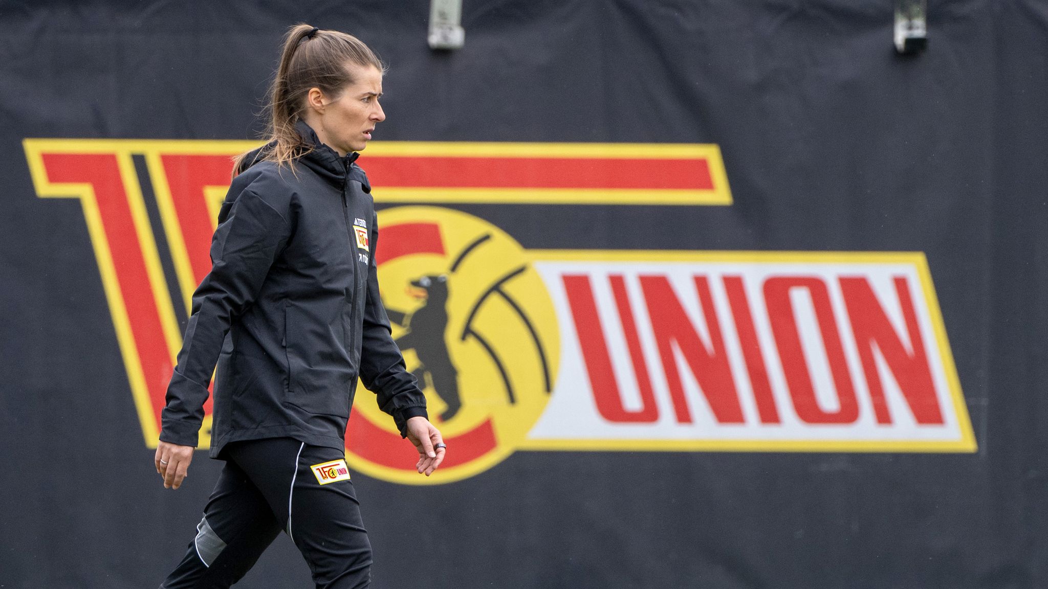 Marie-Louise Eta leitet das Training beim 1. FC Union Berlin.