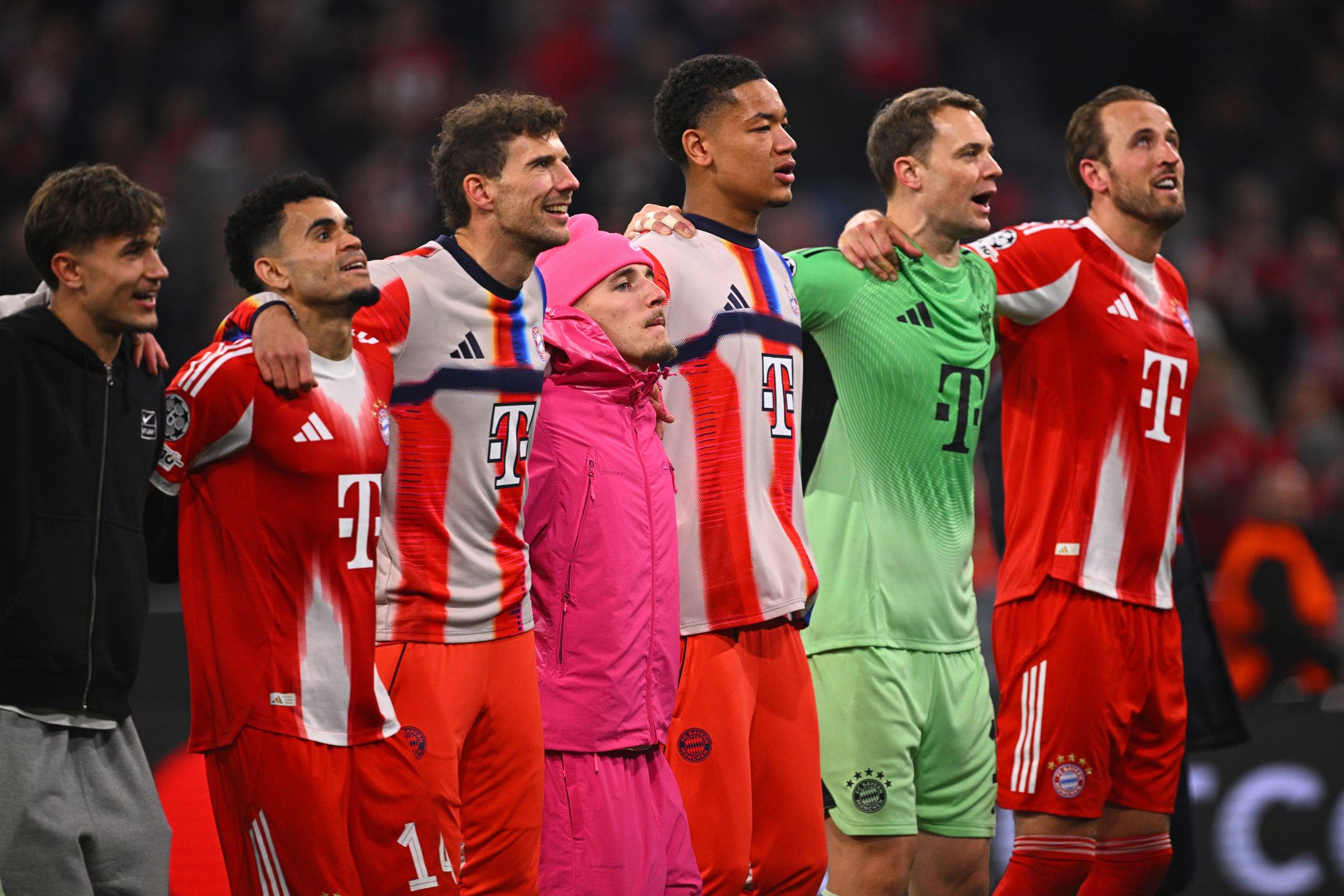 Die Bayern-Profis bejubeln den Einzug ins Halbfinale