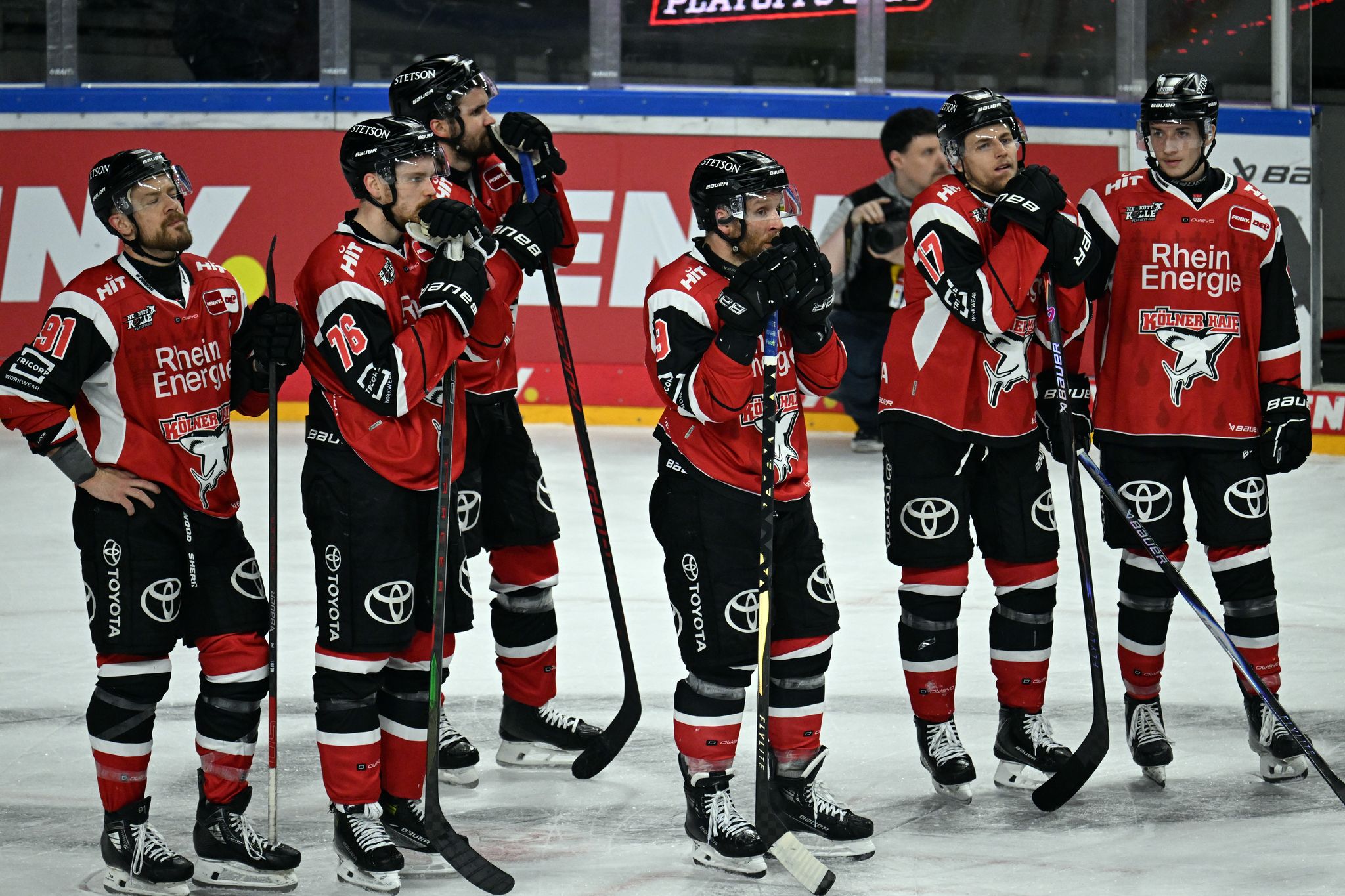 Die Kölner Haie sind im DEL-Halbfinale ausgeschieden.