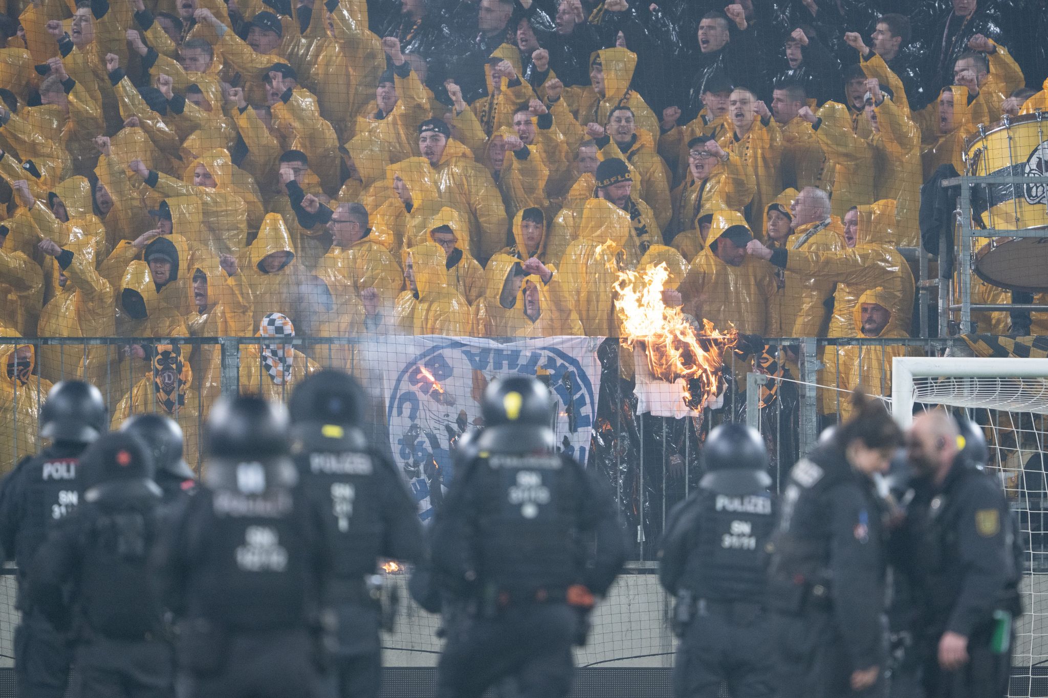 Der Verein will die Täter mit der Polizei ermitteln. (Archivbild)