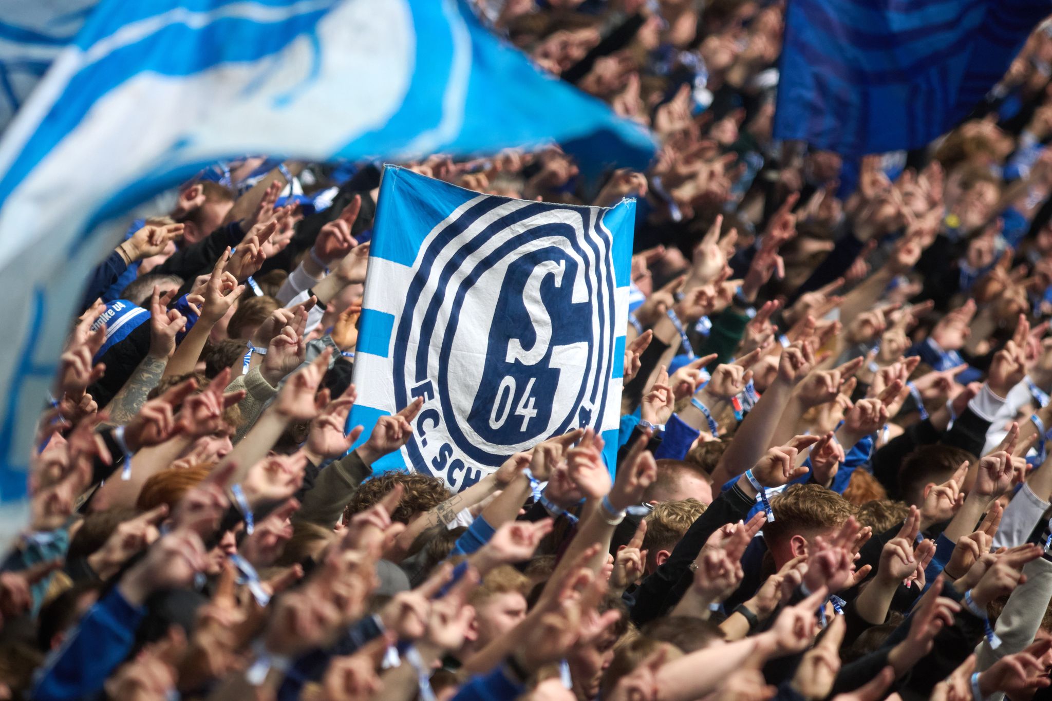 Die Schalker Fans dürfen über die Aufwärm-Musik mitentscheiden (Archivbild).