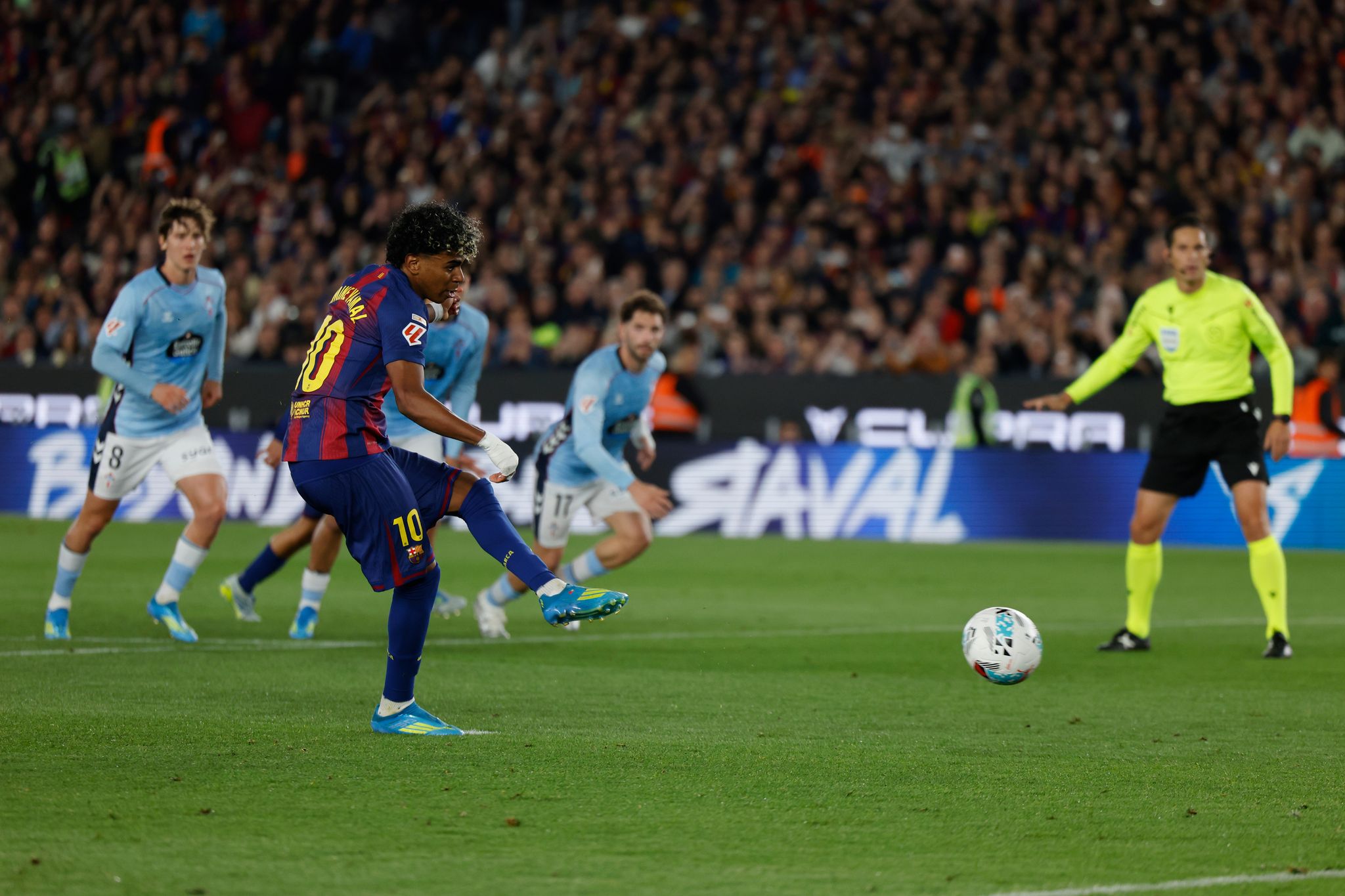 Yamal trifft zum 1:0 für den FC Barcelona.