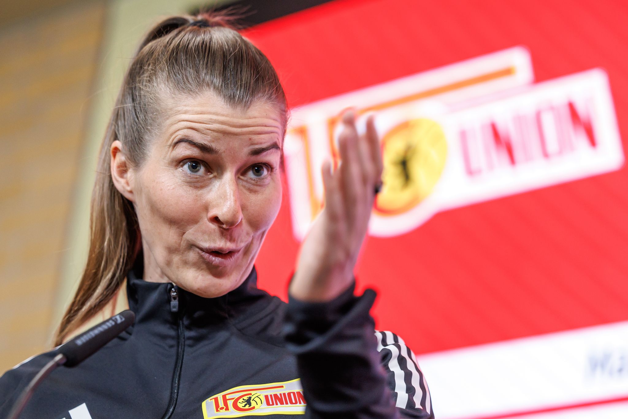 Eta ist die erste Cheftrainerin bei einem deutschen Männer-Bundesligisten.