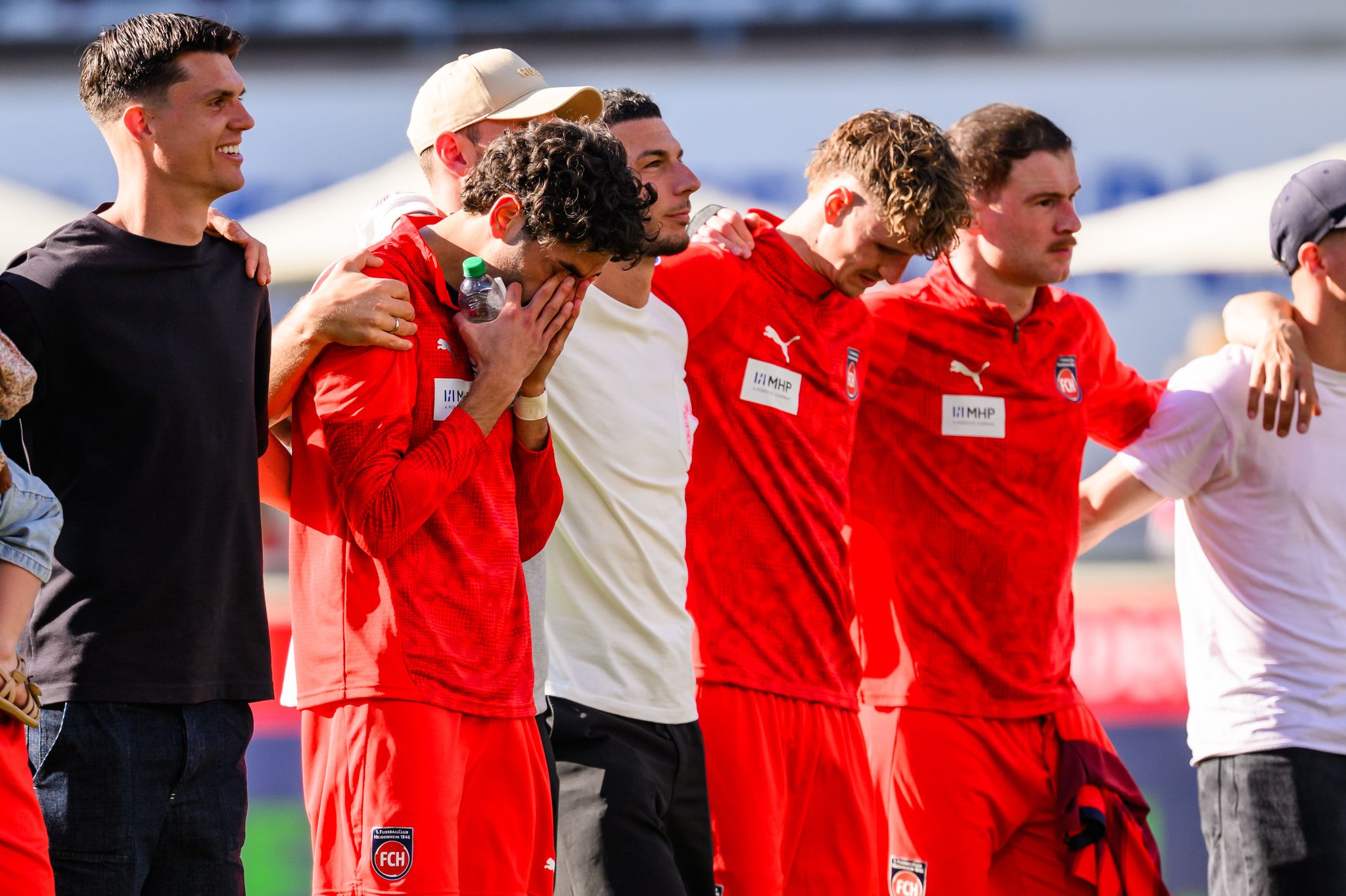 Heidenheims Eren Dinkçi reagierte nach dem Spiel gegen den FC St. Pauli emotional.