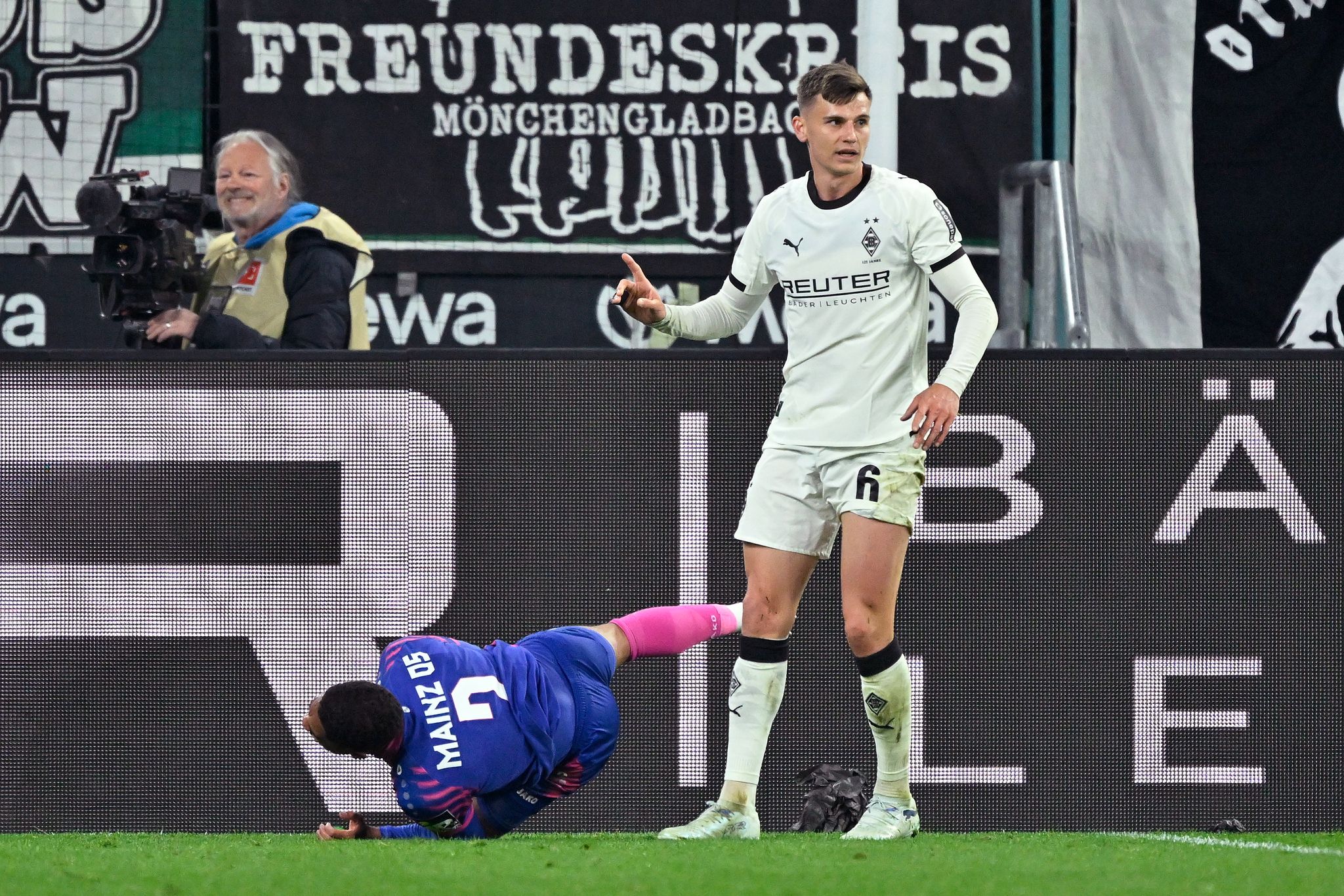 Ein dummes Foulspiel von Yannik Engelhardt hat Gladbach den Sieg gegen Mainz gekostet.