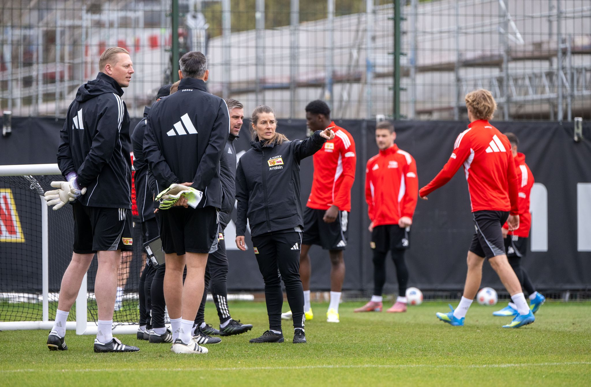 Marie-Louise Eta bereitet die Profis des 1. FC Union auf das Spiel gegen Wolfsburg vor.
