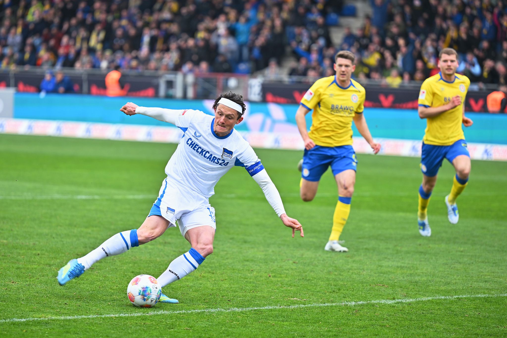 Herthas Fabian Reese beim Elfmeter.