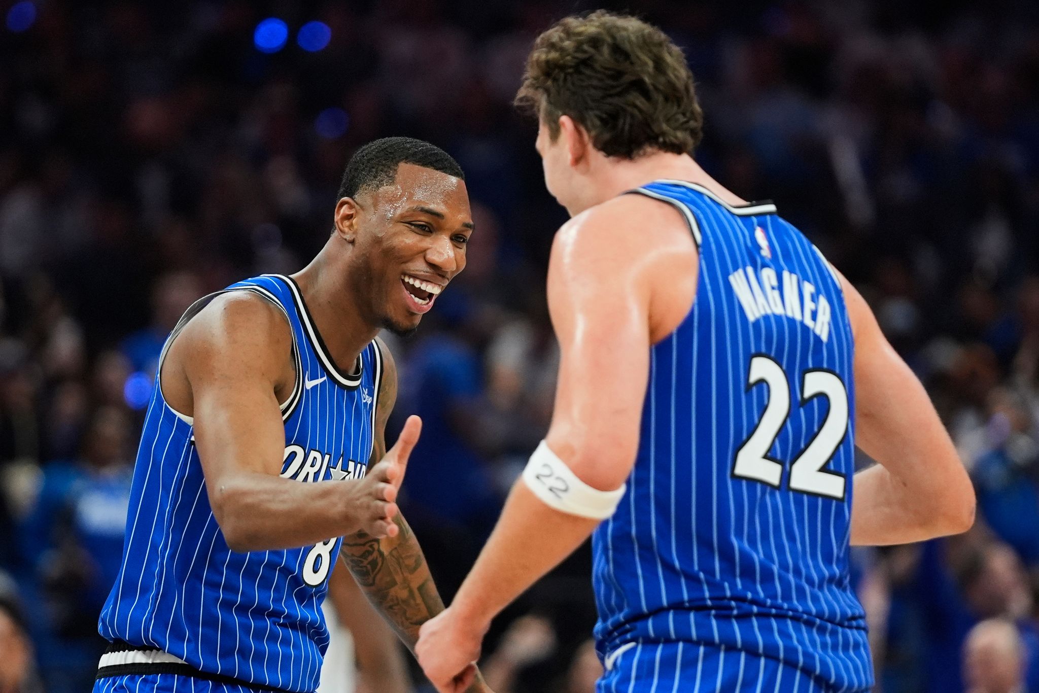 Franz Wagner (r) erzielte für die Orlando Magic als zweitbester Scorer 18 Punkte gegen die Charlotte Hornets.