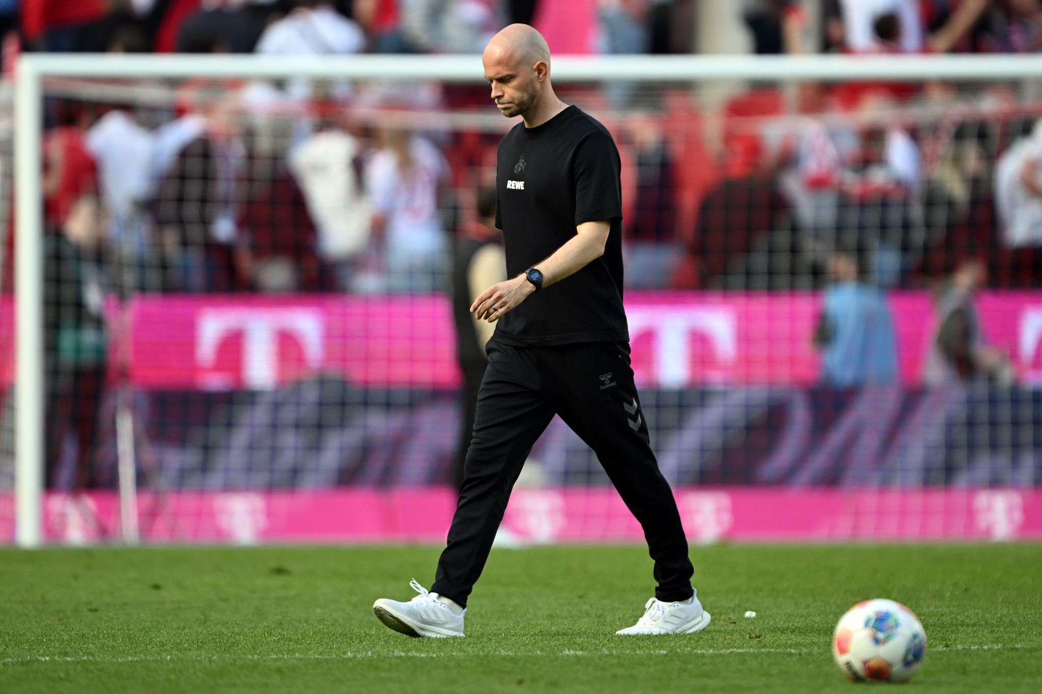 Kölns Trainer René Wagner wollte die Kritik am Rasen nicht unkommentiert stehen lassen.