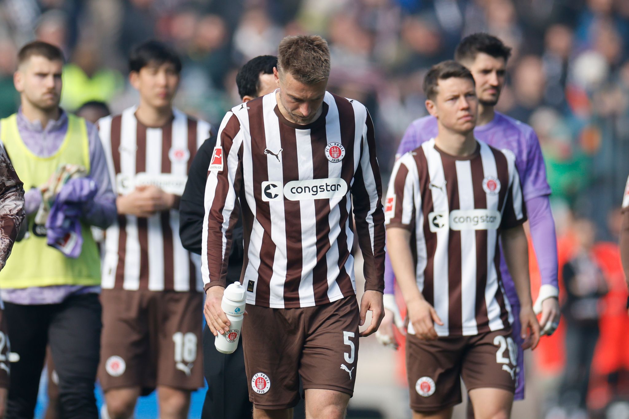 Hauke Wahl (M.) und Teamkollegen auf der Bundesliga-Abschiedsrunde.
