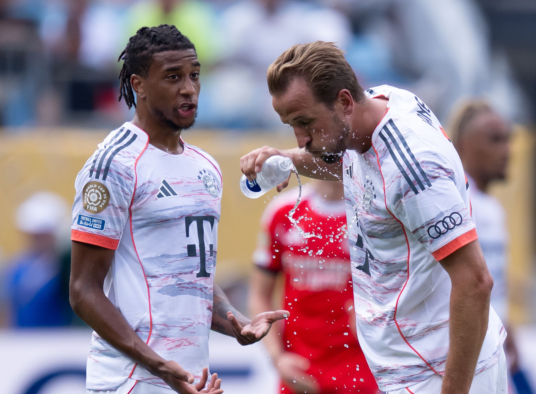 Trinkpausen gehören bei der WM im Sommer zum Standard. (Archivbild)
