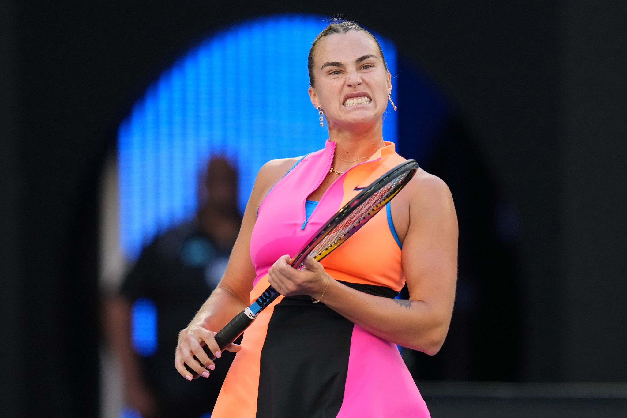 Zerknirscht: Tennis-Topstar Aryna Sabalenka droht im Preisgeld-Streit mit einem Boykott. (Archivbild).